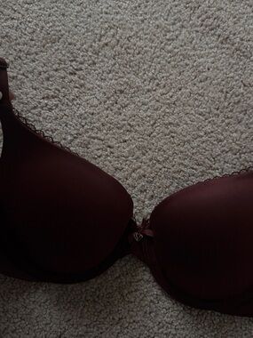 Victoria's Secret Smooth Molded Bra in Deep Wine